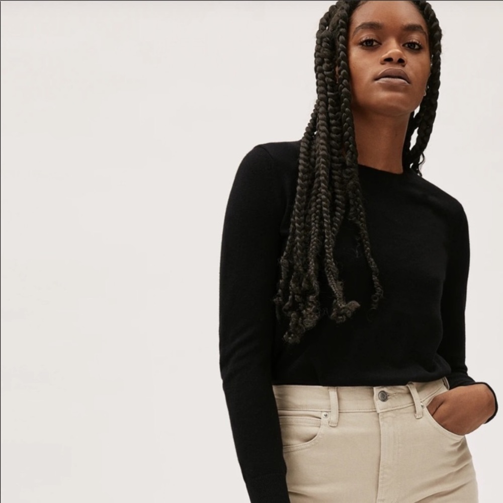 Everlane black cashmere fitted crew neck sweater